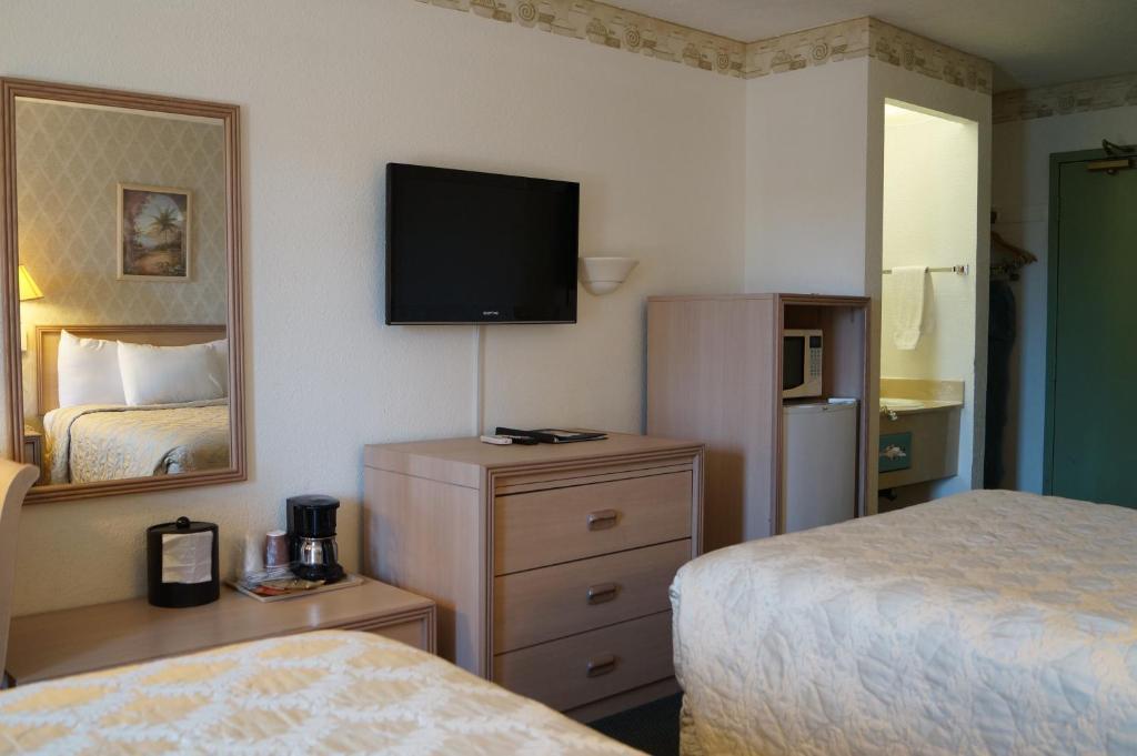 Pacific Inn Santa Cruz Room photo