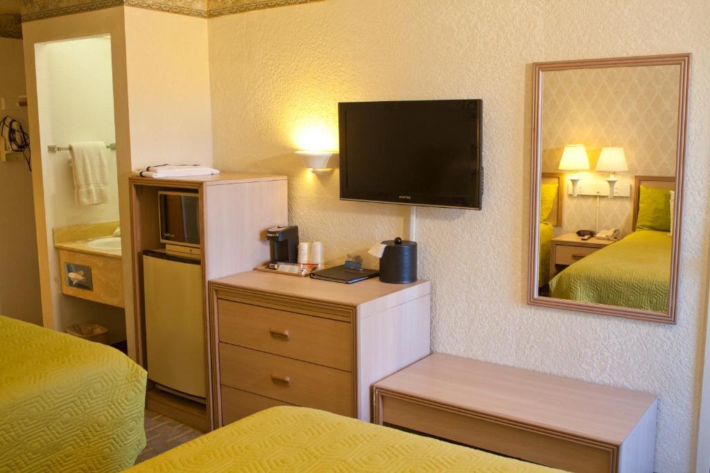 Pacific Inn Santa Cruz Room photo